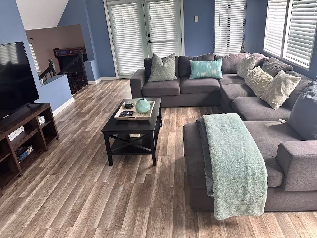 2 mins walk to Benz stadium|Arcade game |Sleeps 11