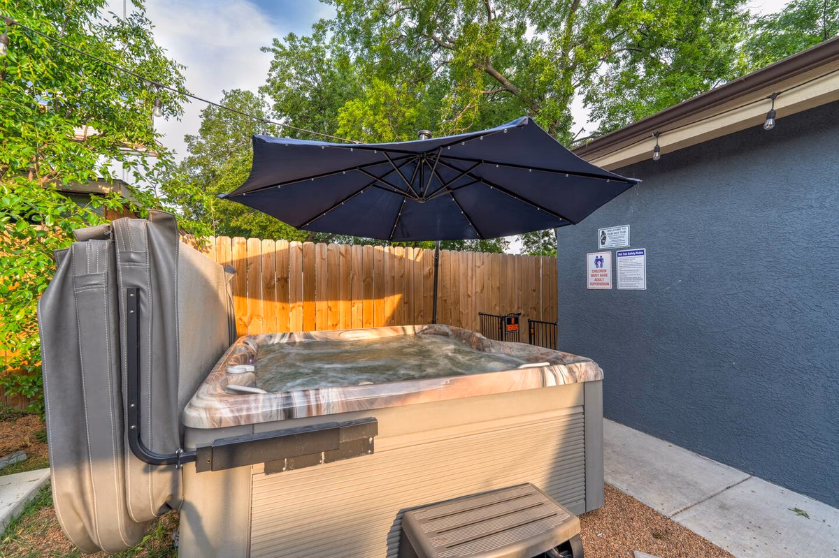 Private Hot tub|3BD|2BA 2 miles to SA river walk