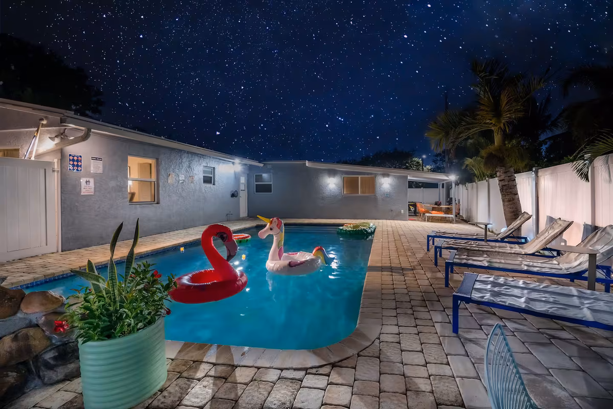 Pool| Games|Parking for 5 Cars| Sleeps 12