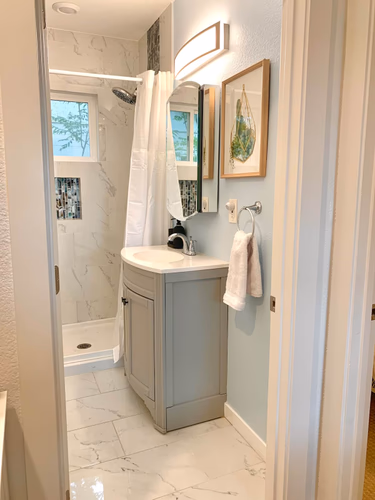 https://upcdn.io/W23MTH6/image/uploads/2025/12/08/4jKBpr8HD8-Hazel%20upstairs%20bathroom.jpeg?f=avif&w=900&h=500&fit=cover&quality=60