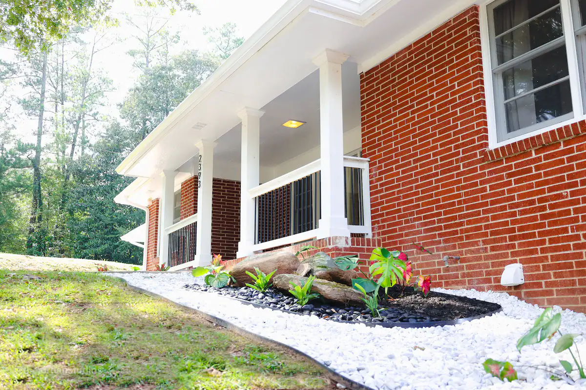 Cozy, fully furnished home in SW Atlanta 5br/3ba