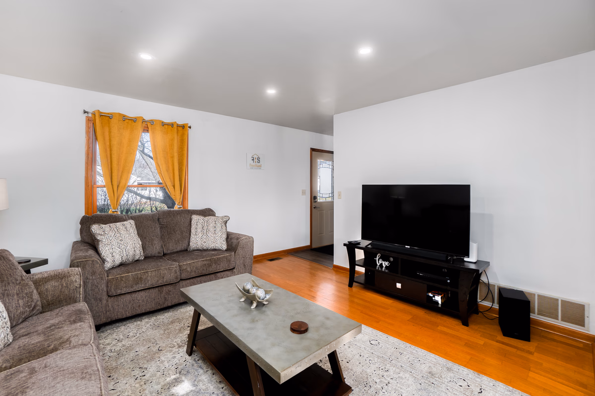 Naperville FHS Rental – Knoll Dr