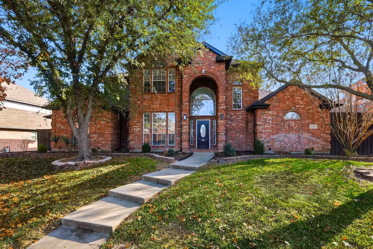 Luxury Backyard Pool & Patio Oasis (4-BD/2.5-BA)