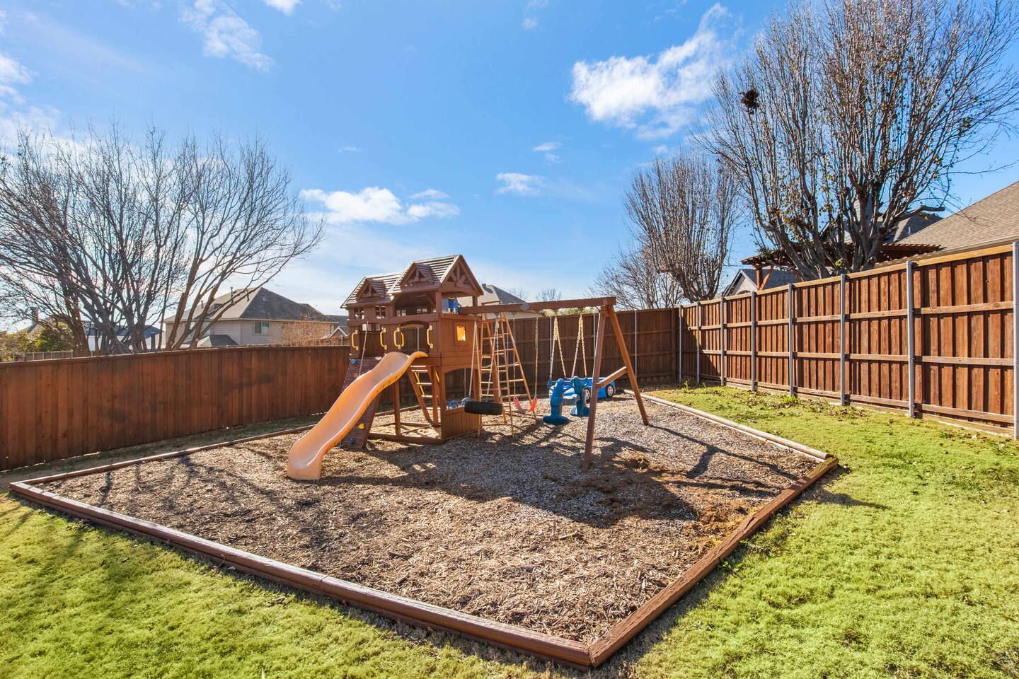 Spacious 4BR/3BA with Yard, Mins to LakeLewisville