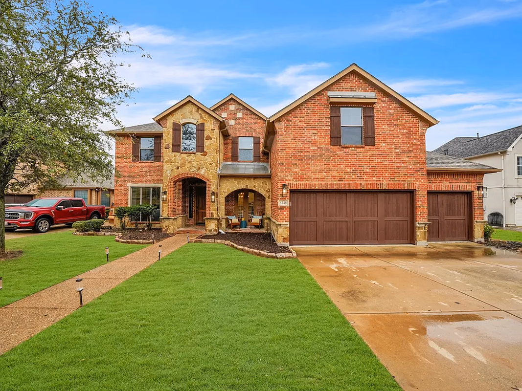 (Exposition) New Luxury Retreat with Skyline Views & Theater