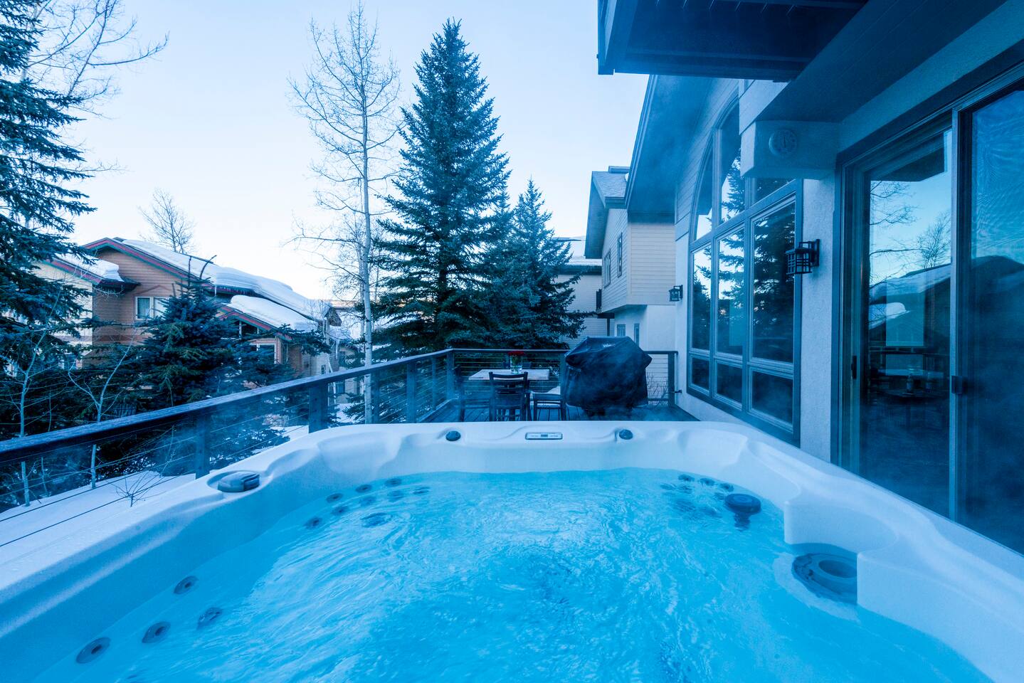 Centrally Located Ski-in/Ski-out Home with Hot Tub, Toasty Fireplace, Large Garage - Sleeps 16