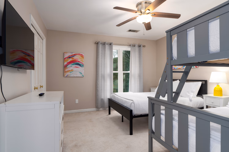 https://upcdn.io/W23MTH6/image/uploads/2026/02/03/4jBi7dnu3o-36%20The%20Falls%20Dr%20Vestavia%20Hills%2039%20BR%202.jpg?f=avif&w=900&h=500&fit=cover&quality=60