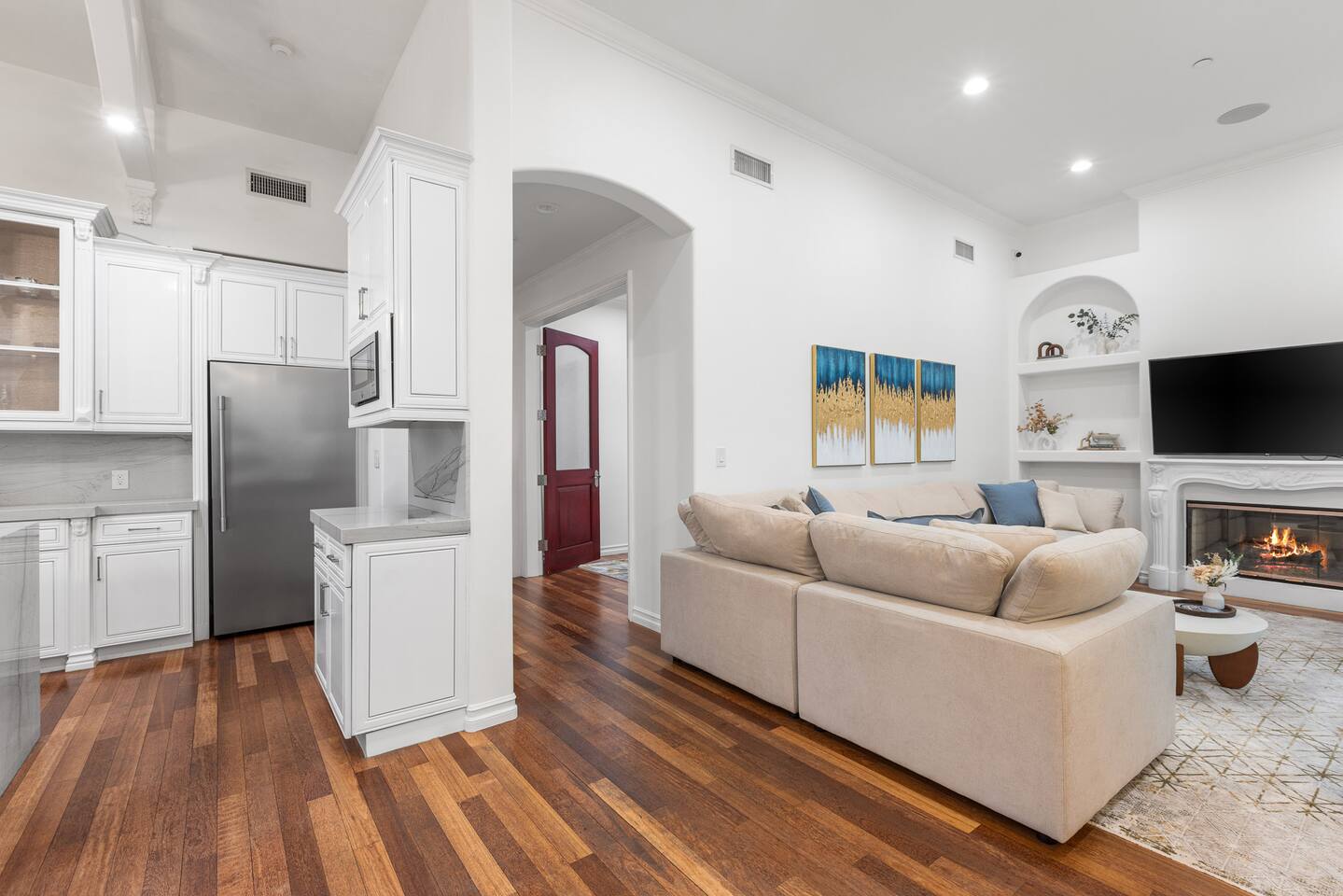 340 South Oakhurst Drive, Beverly Hills, CA, USA