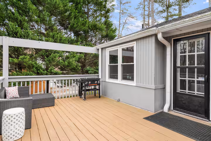 Marietta GA - East Cobb - Walton High Home with Finished Basement, Rec Room and Deck