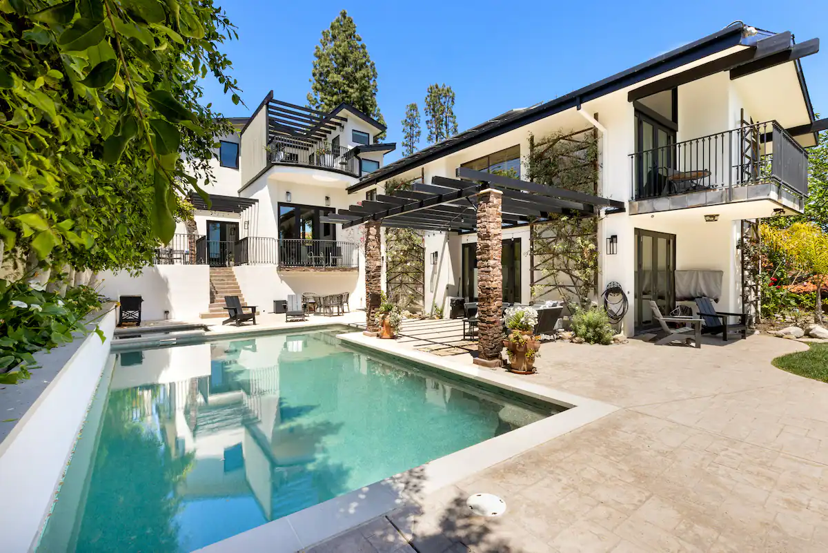 6820 Oak View Dr, Encino, CA,91436