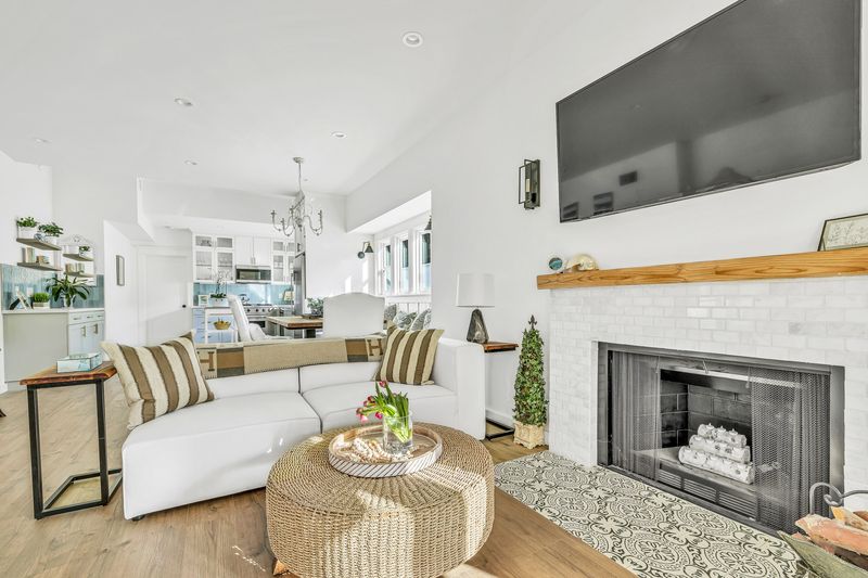 712 Crestmoore PL, Venice CA 90291 USA