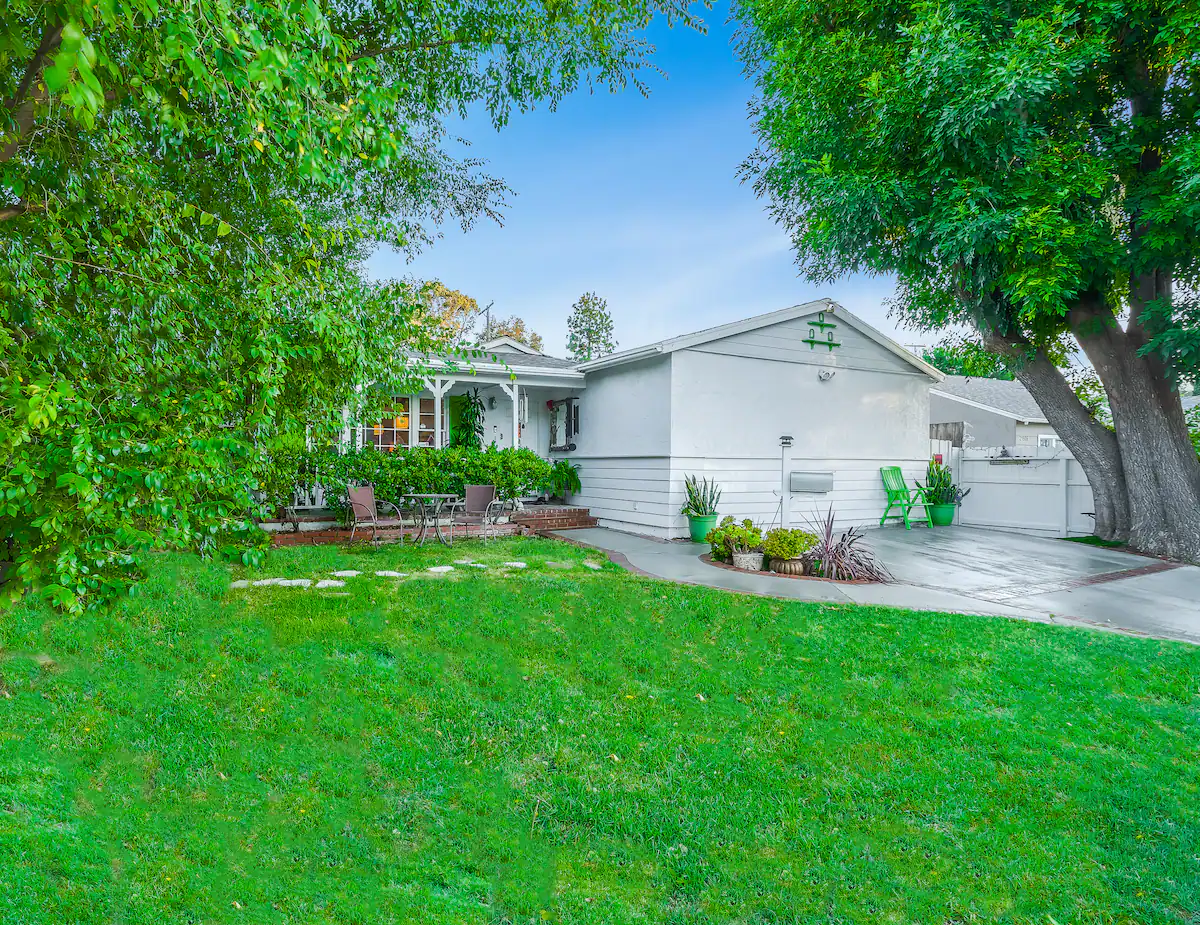 21902 Velicata St. Woodland Hills, CA, 91364
