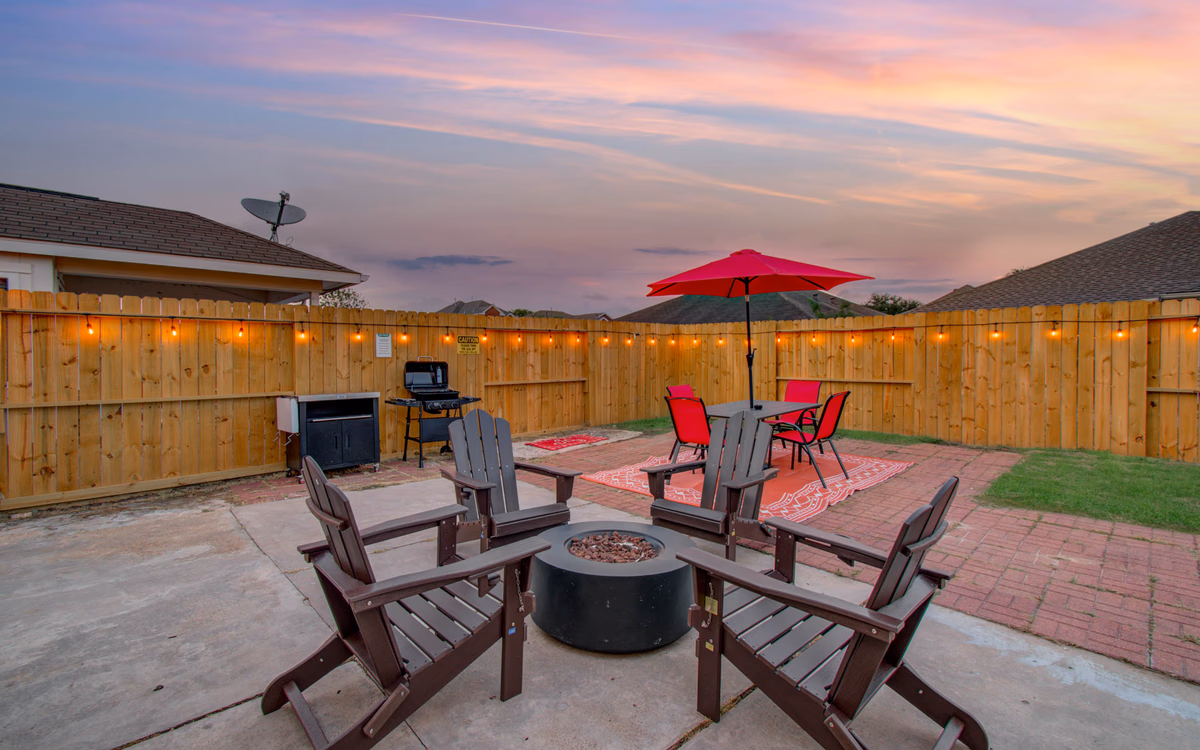 4-BD/2-BA Getaway with Game Room & Backyard Patio