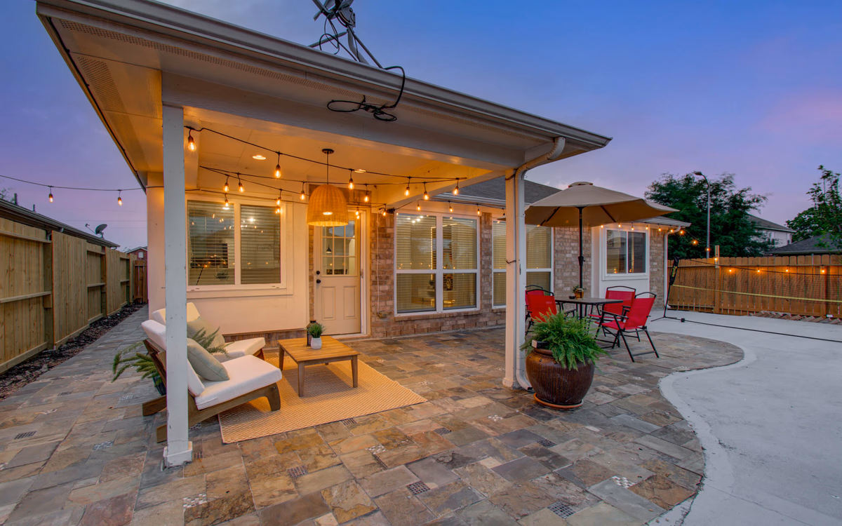 4-BD/2-BA Bellaire View Getaway w/ Laundry & Yard