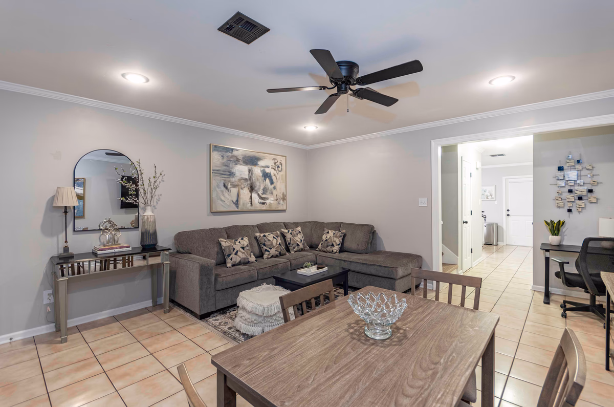 Modern Furnished Stay Near River Ranch WiFi