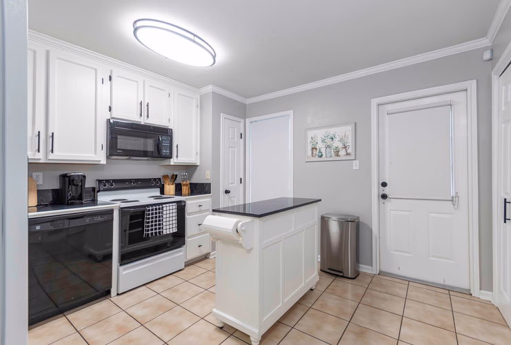 https://upcdn.io/W23MTH6/image/uploads/2026/05/29/4ivZLbkQ4D-Kitchen%201.jpg?f=avif&w=900&h=500&fit=cover&quality=60