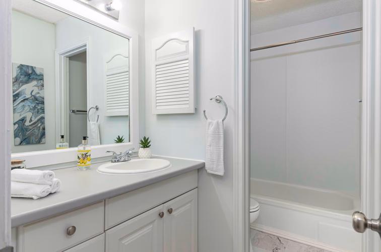 https://upcdn.io/W23MTH6/image/uploads/2026/05/29/4ivZEsWvAw-Bathroom%201.jpg?f=avif&w=900&h=500&fit=cover&quality=60