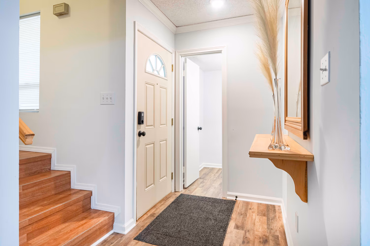 https://upcdn.io/W23MTH6/image/uploads/2026/05/29/4ivZEsSeKF-Foyer%201.jpg?f=avif&w=900&h=500&fit=cover&quality=60