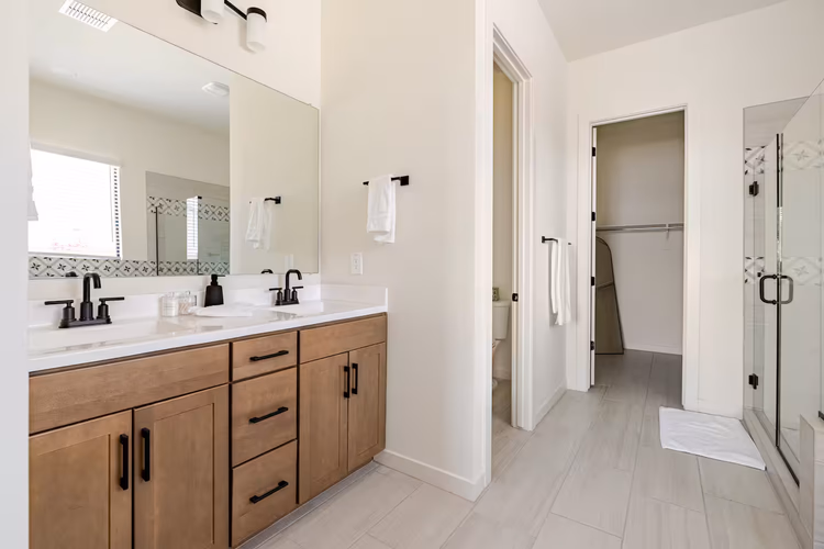 https://upcdn.io/W23MTH6/image/uploads/2026/06/12/4itoGd5DFb-Nicolet%20master%20bath%201.jpg?f=avif&w=900&h=500&fit=cover&quality=60