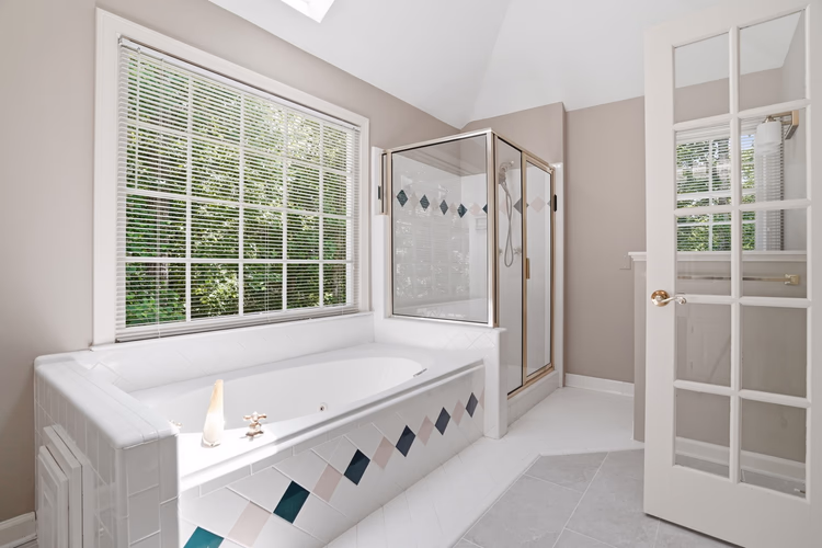 https://upcdn.io/W23MTH6/image/uploads/2026/06/15/4itKUWsy53-76-web-or-mls-A7302502.jpg?f=avif&w=900&h=500&fit=cover&quality=60