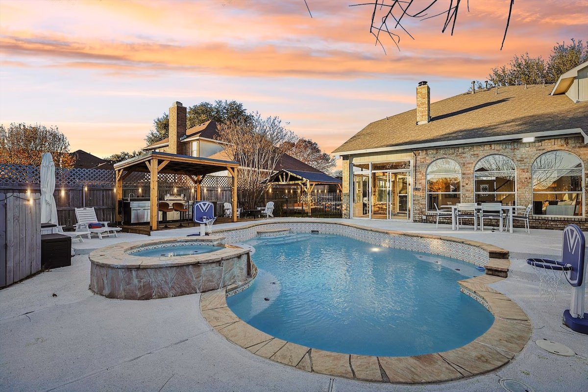 5BD/2.5BA Luxury Retreat with Pool, Gym & Games