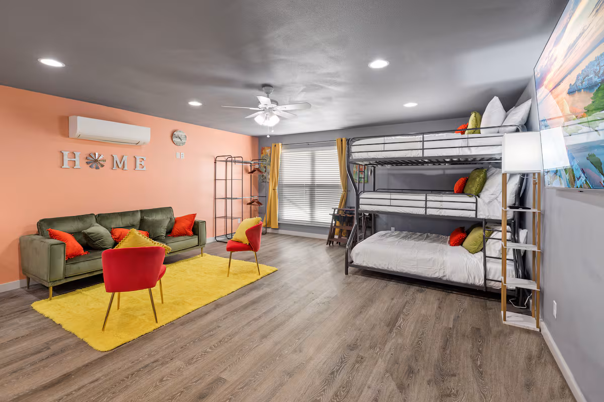 6BD/4.5BA Luxury Retreat w/ Games Room + Backyard