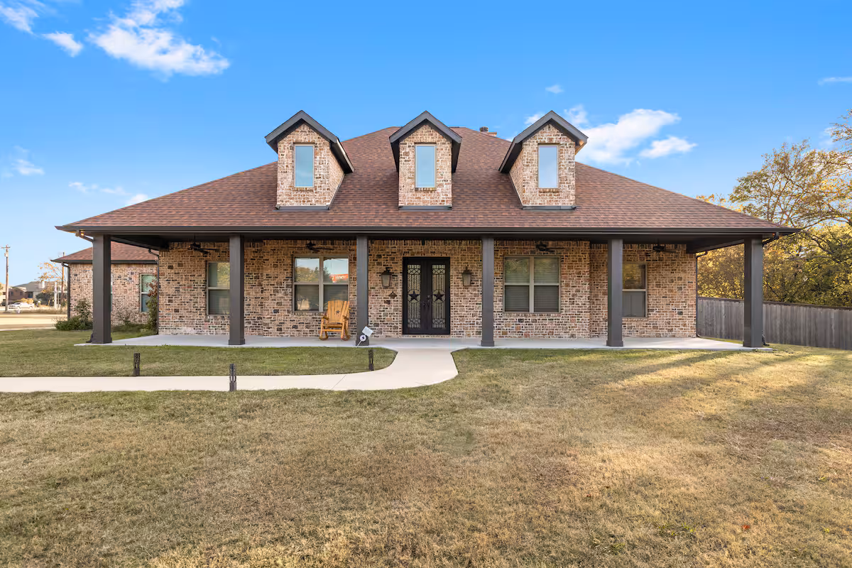 6BD/4.5BA Luxury Retreat w/ Games Room + Backyard