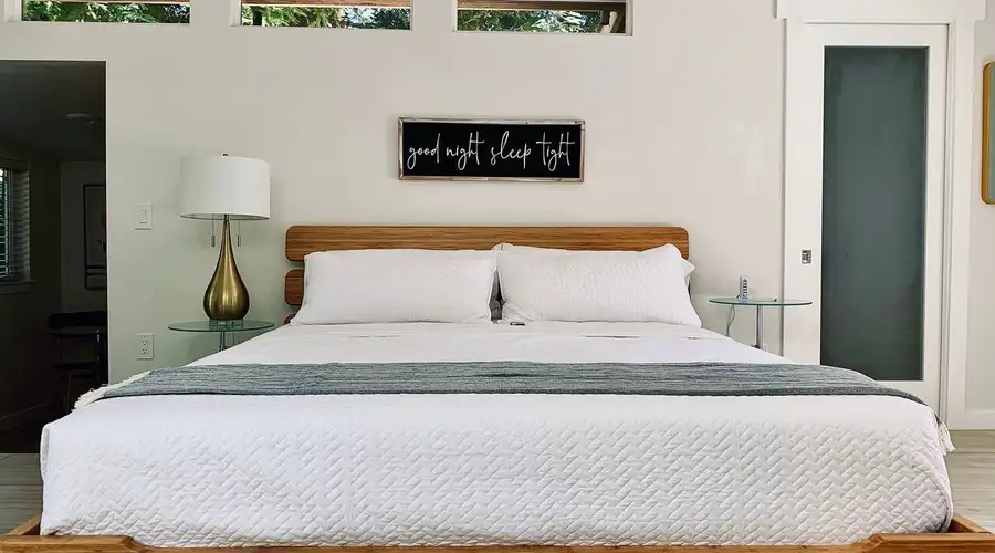 Private Cottage · Mid-Century Modern · Garden