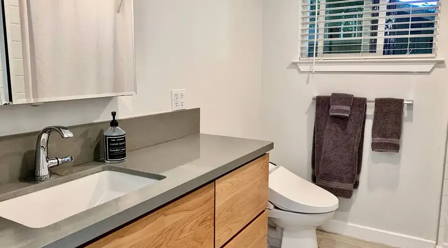 Private Cottage · Mid-Century Modern · Garden