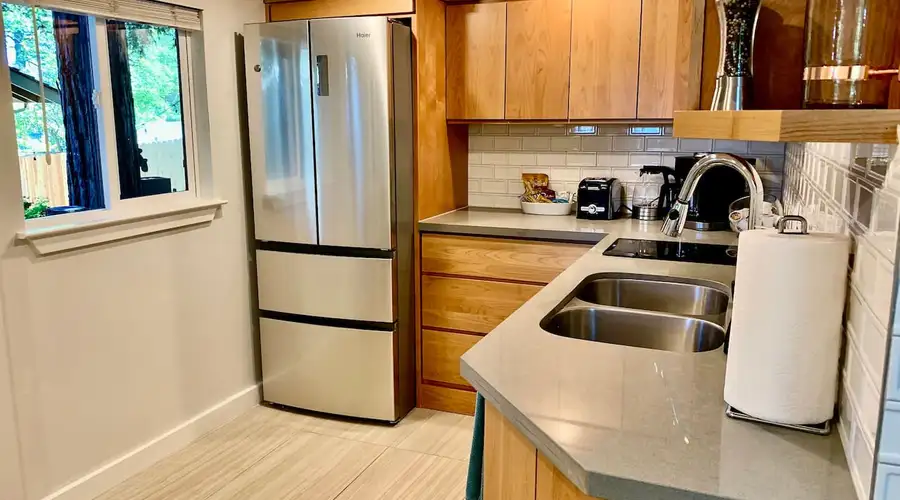 Private Cottage · Mid-Century Modern · Garden
