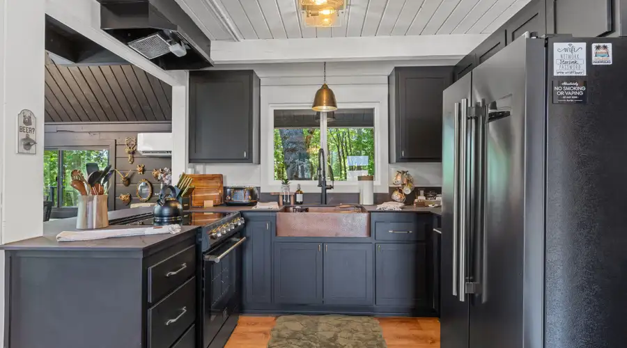 Modern Farmhouse Retreat-Open Concept-Apple Hill