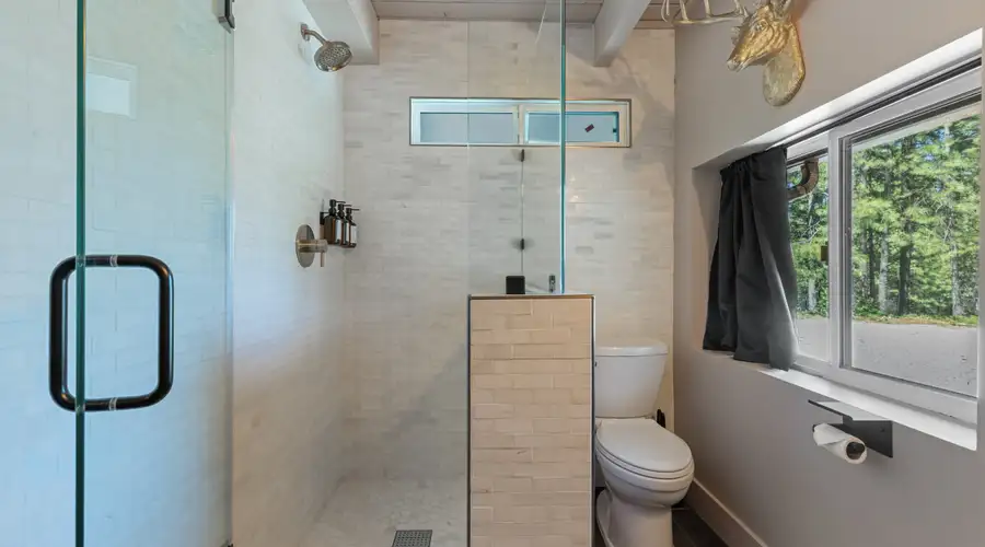 Modern Farmhouse Retreat-Open Concept-Apple Hill