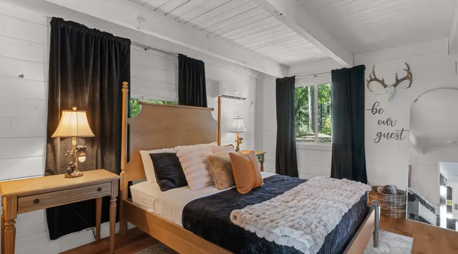 Modern Farmhouse Retreat-Open Concept-Apple Hill
