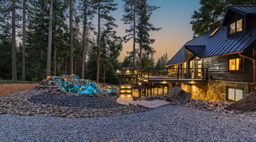 Modern Farmhouse Retreat-Open Concept-Apple Hill