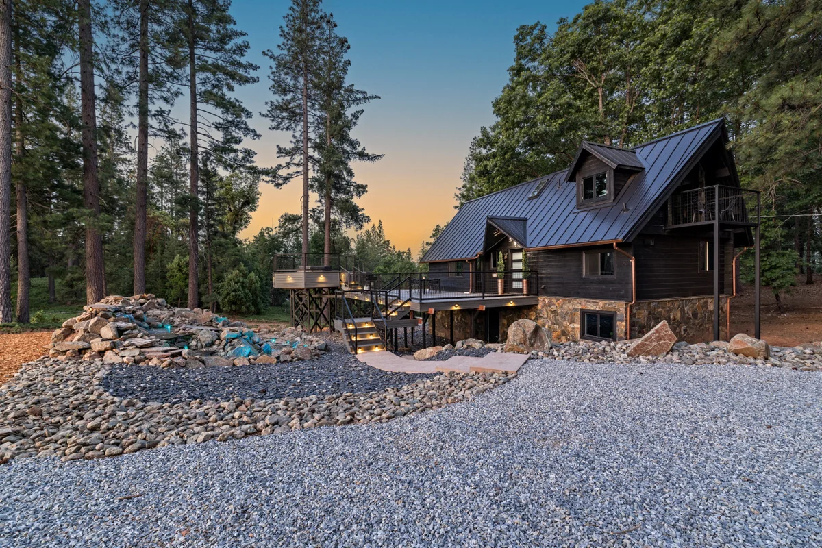 Modern Farmhouse Retreat-Open Concept-Apple Hill