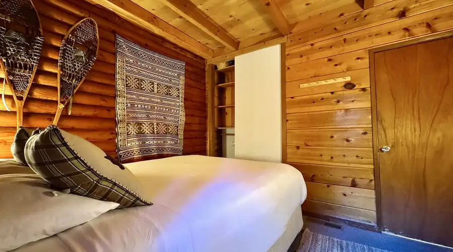 Aaron · Cozy Tahoe Vista Cabin · Walk to Beach · Pet-Friendly