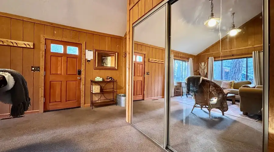 Aaron · Cozy Tahoe Vista Cabin · Walk to Beach · Pet-Friendly