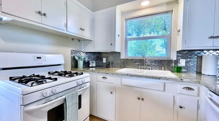 Maryland · Mid-Century Modern · Covered Patio · 5 Min to DT Sac