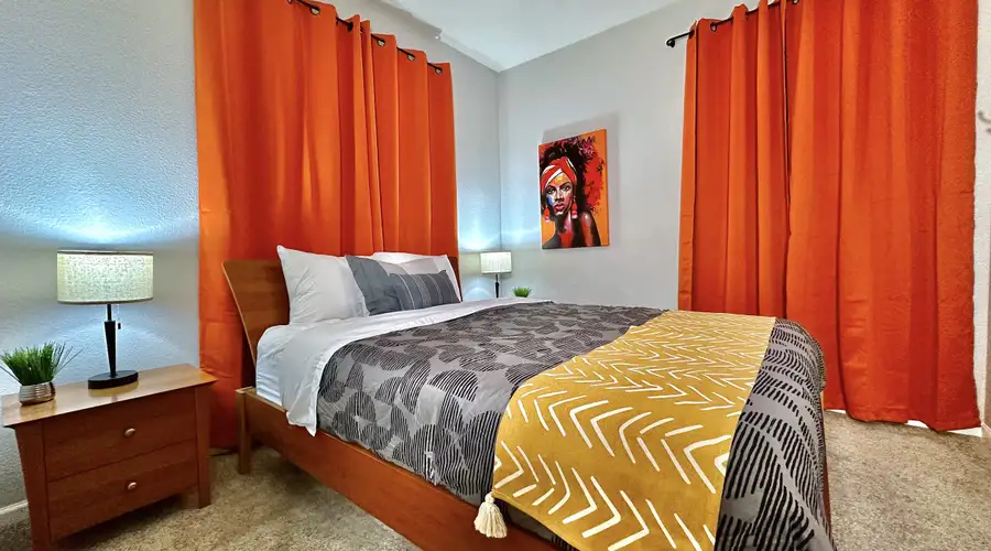 Dragon · 3BR · Garage Parking · 10 Min to SMF & Downtown