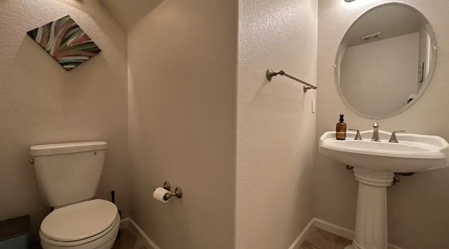 Dragon · 3BR · Garage Parking · 10 Min to SMF & Downtown