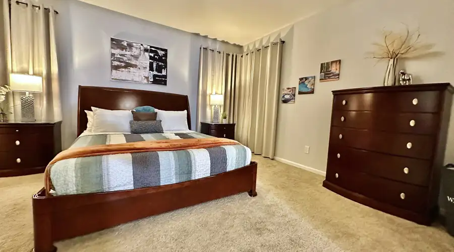 Dragon · 3BR · Garage Parking · 10 Min to SMF & Downtown