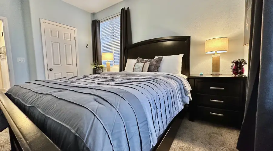 Dragon · 3BR · Garage Parking · 10 Min to SMF & Downtown