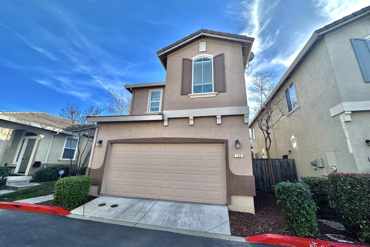 Dragon · 3BR · Garage Parking · 10 Min to SMF & Downtown