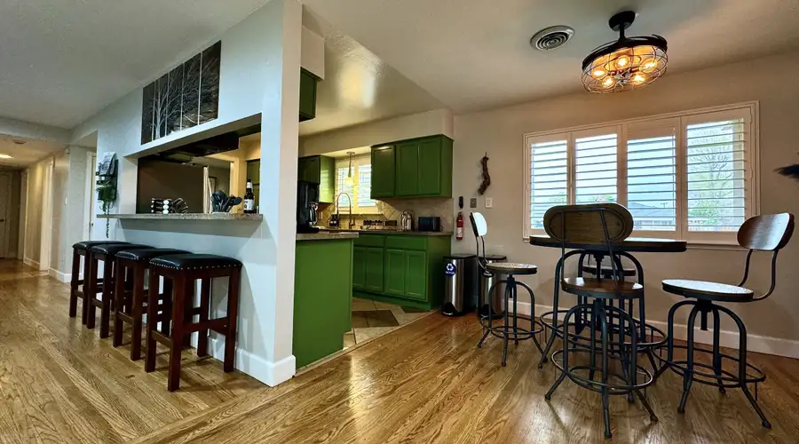 Riverview · Hot Tub · Huge Fenced Yard · EV Charger · Near DT Sac