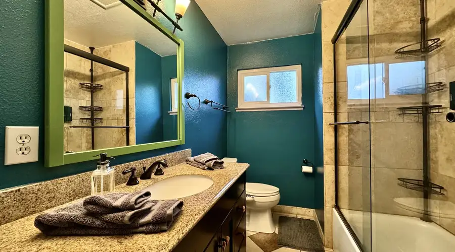 Riverview · Hot Tub · Huge Fenced Yard · EV Charger · Near DT Sac