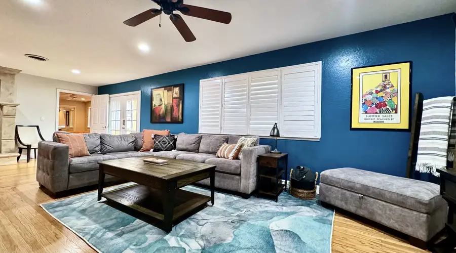 Riverview · Hot Tub · Huge Fenced Yard · EV Charger · Near DT Sac