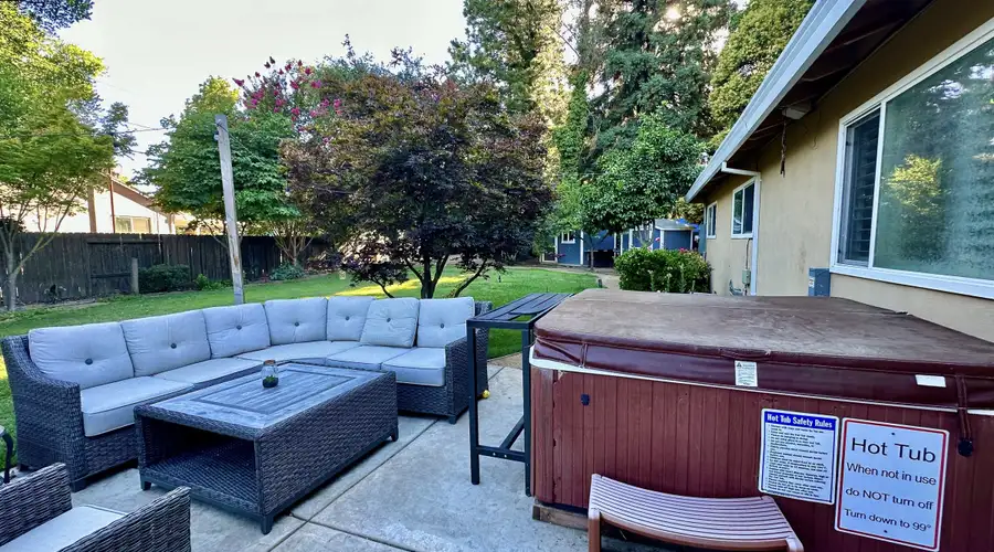 Riverview · Hot Tub · Huge Fenced Yard · EV Charger · Near DT Sac