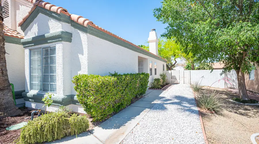 Desert Stay 3 bed 2 bath | Las Vegas NV