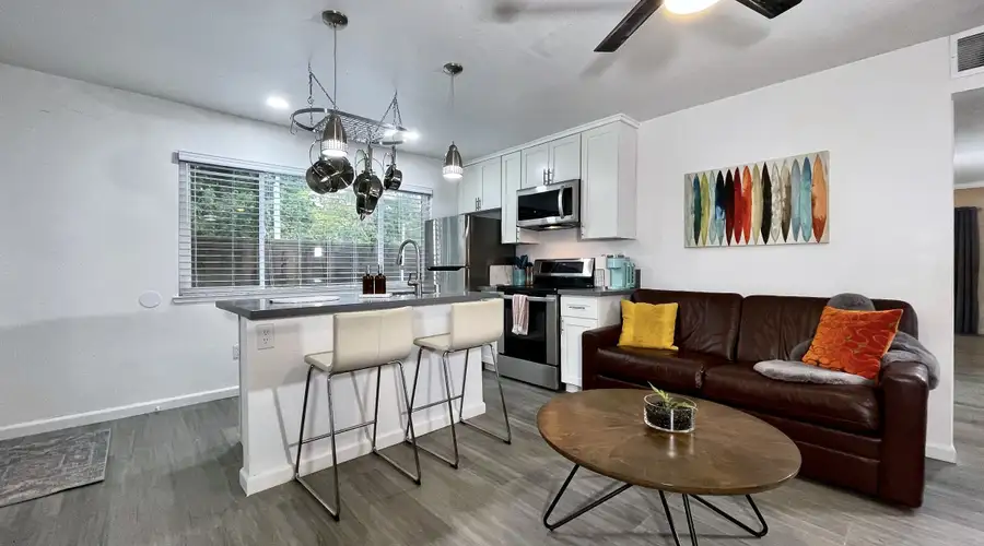 Remodeled · Downtown Sac · Walk to Capitol
