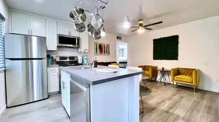 Remodeled · Downtown Sac · Walk to Capitol